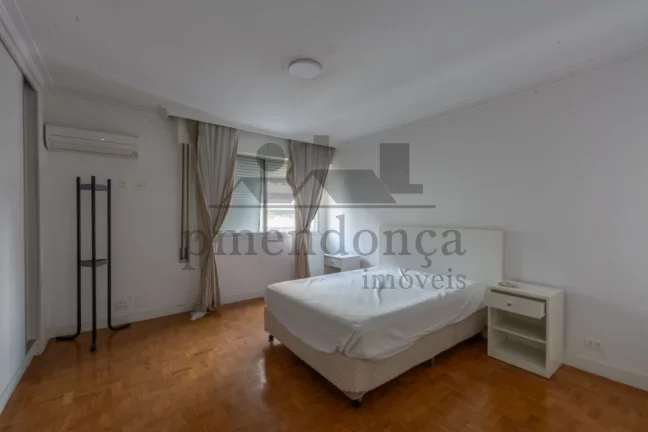Imagem Apartamento reformado em Higienópolis com 188m², pronto para morar.