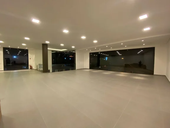 Imagem Prédio Comercial de Alto Padrão para Locação em Votorantim-SP, Parque Bela Vista: 2 Salas, 3 Banheiros, 10 Vagas, 724 m².