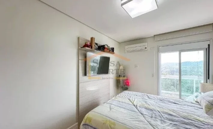 Imagem Apartamento espaçoso com 200m², composto por 3 dormitórios, sendo 3 suítes, com ambientes reform...