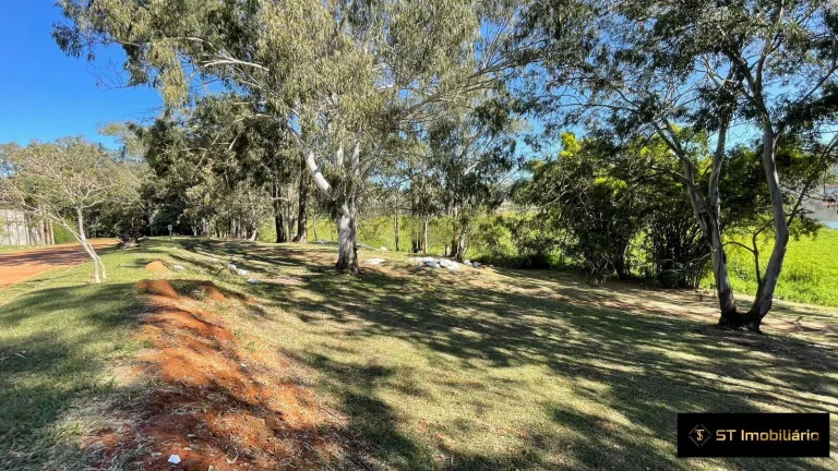 Imagem Lindo terreno de 1.000m² - Condomínio com Acesso a Represa em Atibaia/SP!