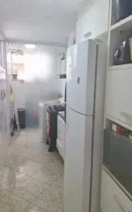 Imagem Vendo apartamento de três quartos com suite de frente para o mar.