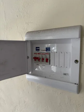 Imagem Sobrado com 2 suítes com garagem - Próximo Praça Sampaio Vidal