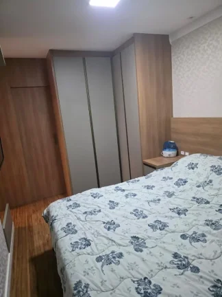 Imagem Vende apartamento de 2 quartos com 70m², incluindo 1 suíte e 1 banheiro social com 3 vagas de garagem.