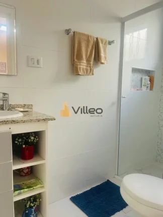 Imagem Descubra o conforto de viver em uma casa espaçosa e bem localizada!
Construída em 2013, esta linda...