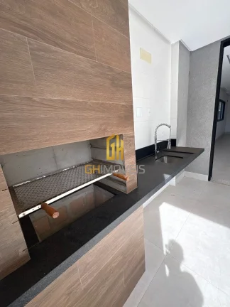 Imagem GH1996

O sobrado possui 

- 4 suítes plenas
- Ampla sala de estar 
- Cozinha 
- Área de serviço ...