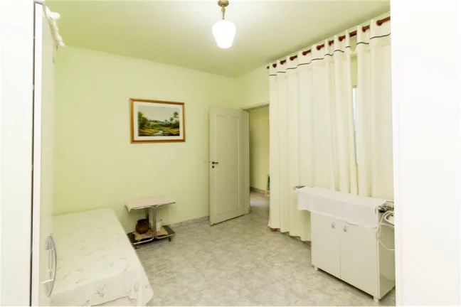 Imagem Sobrado com 5 casas e 1 galpão - Oportunidade de investimento ou moradia