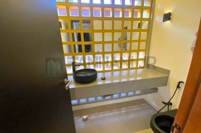 Imagem Casa de Alto Padrão no Jardim Paulista: 5 Quartos, 5 Suítes, 4 Salas, 6 Banheiros, 4 Vagas, 450 m² - São Paulo-SP