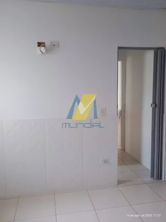 Imagem Cansado de pagar caro por um lugar pequeno? Olha essa casa com quintal.