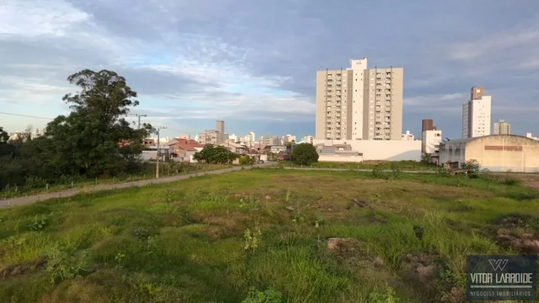 Terreno de 2.560m² à Venda no Bairro Humaitá - Tubarão/SC |