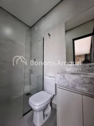 Imagem Casa moderna e sofisticada com três suítes, sendo uma delas master com closet espaçoso. As outras...