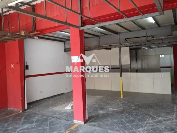Imagem Salão espaçoso com mezanino c/ 70m2