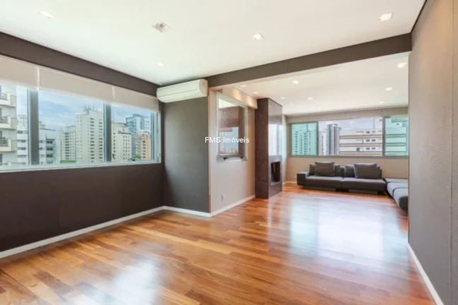 Imagem Imperdível apartamento à venda em Moema, São Paulo-SP: 3 quartos, 3 suítes, 2 salas, 4 vagas de garagem e 225m² de área!