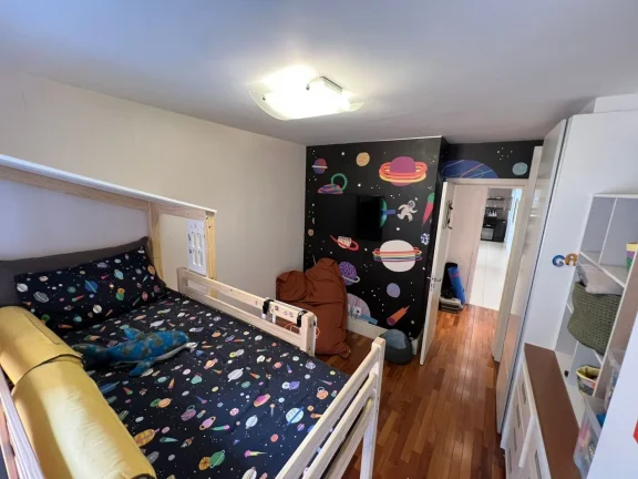 Imagem Lindo apartamento 172 M², 4 dormitórios sendo 3 suítes, 1 espaçosa sala, 1 bela varanda gourmet, 5 banheiros, lavabo, 4 vagas de garagem. Ar split.