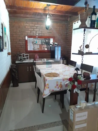 Imagem Imperdível Casa à Venda em Itaipu, Niterói-RJ: 2 Quartos, 1 Suíte, 1 Sala, 3 Banheiros, 5 Vagas e 90m² de Área!