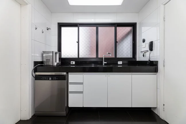 Imagem APARTAMENTO 3 QUARTOS NO BATEL 180,31m²