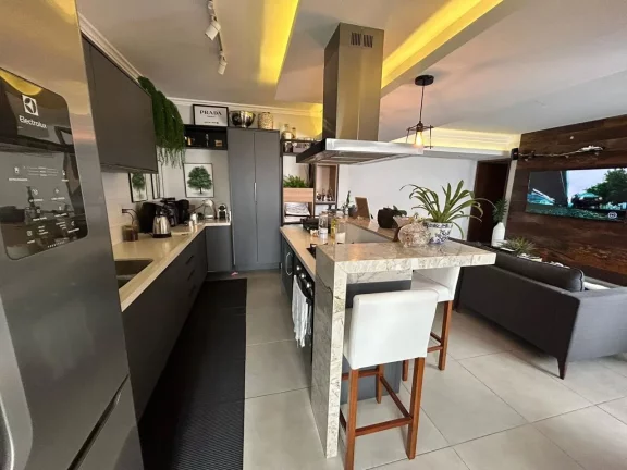 Imagem Amplo apartamento de 3 quartos sendo 1 suite mais 2 vagas com