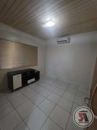Imagem Casa 4/4 com Piscina Zona Sul