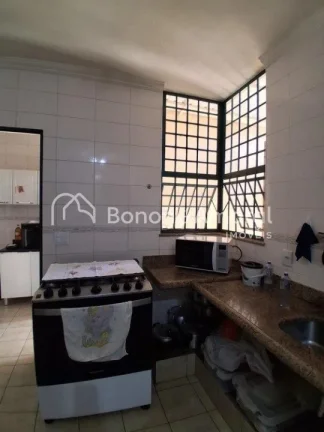 Imagem Excelente oportunidade para quem busca conforto, segurança e funcionalidade. Esta casa térrea poss...