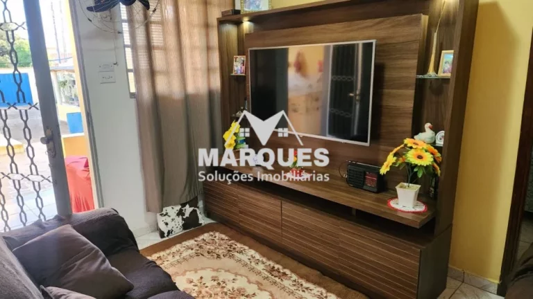 Imagem Oportunidade Ter. de 250m² com 2 Casas no Jd. Campos Verdes