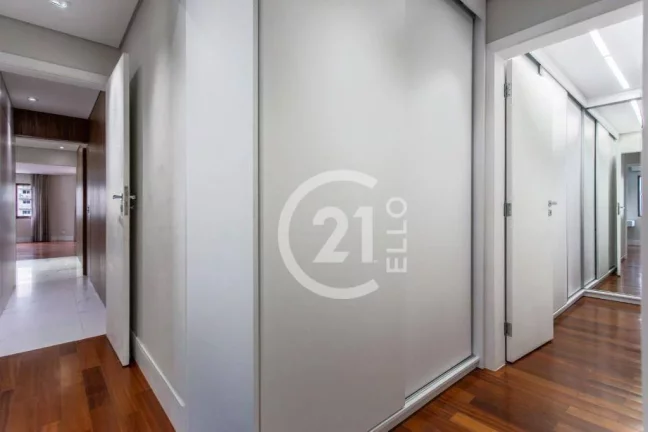 Imagem Apartamento com 3 suítes totalmente reformado na melhor rua do Campo Belo