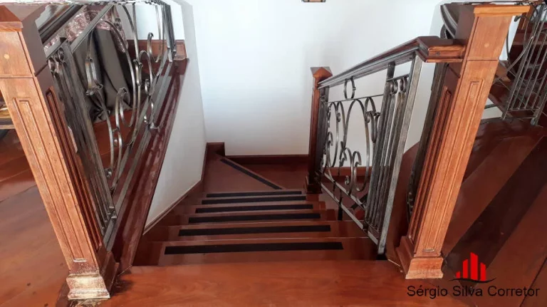 Imagem Casa com 04 Suítes à Venda, em Condomínio Fechado Alto Padrão.