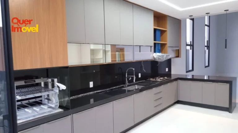 Imagem Luxuosa Casa em Condomínio à Venda em Ribeirão Preto-SP - 3 Quartos, 3 Suítes, 1 Sala, 4 Banheiros, 4 Vagas de Garagem - 188,00 m².