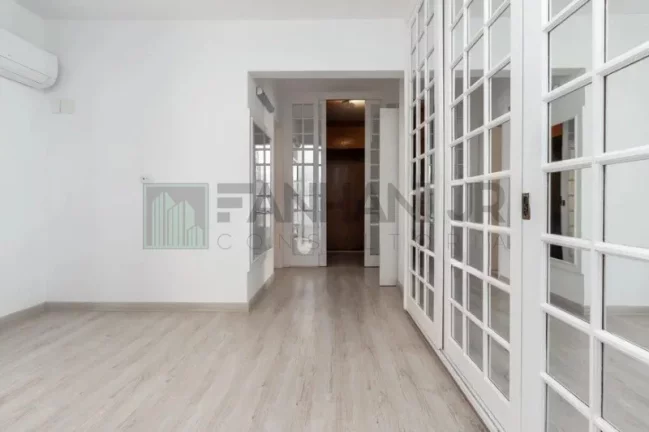 Imagem Venha conhecer este incrível apartamento com 3 quartos e 4 banheiros para alugar, com 225m² de pura sofisticação e conforto! Recentemente reformado,