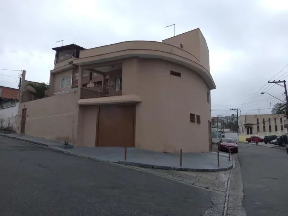 Imagem Enorme Sobrado de Esquina, Ótima localização, Região Central- Ferraz de Vasconcelos- São Paulo