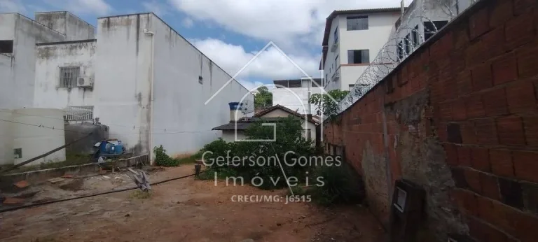 Imagem Casa à Venda - Com 03 Quartos - Centro - Mantena - MG