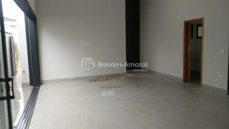 Imagem Excelente casa térrea em condomínio fechado com 234 m² construídos em terreno de 390 m². Condom...