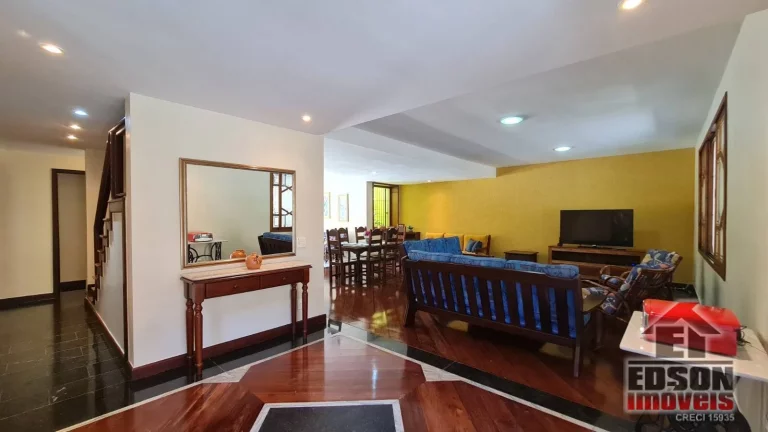 Imagem Magnífica casa com Piscina em Itacoatiara, Niterói - RJ