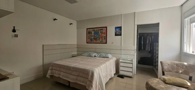 Imagem Casa Para Locação,360m2. Finamente Mobiliada, 5 Dormitórios(3 Suítes), 6 Vagas , Santa Mônica, Florianópolis/SC
