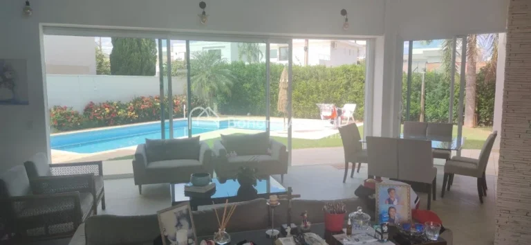 Imagem Casa com 4 suítes para alugar no Condomínio Terras do Cancioneiro - Paulínia/SP