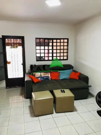 Imagem Casa para Venda em Limeira, Parque Hippolyto, 3 dormitórios, 2 banheiros, 3 vagas