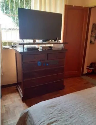 Imagem CASA COM 04 QUARTOS, 03 VAGAS, RUA PLANA NA SERRA
