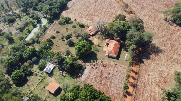Imagem Chácara com 4 dormitórios à venda, 16100 m² por R$ 850.000,00 - Bairro Guarapó - Tatuí/SP