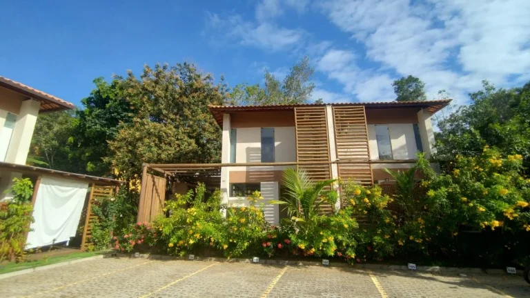 Imagem Oportunidade: Casa em Condomínio com Piscina na Praia do Forte - Venda!