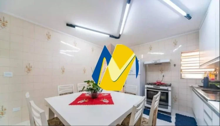 Imagem Sobrado amplo com 3 dormitórios e cozinha planejada - pronto pra morar
