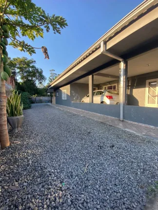 Imagem Casa com 4 dormitórios sendo 1 suíte e 4 vagas de garagem em Jarivatuba | Joinville/SC