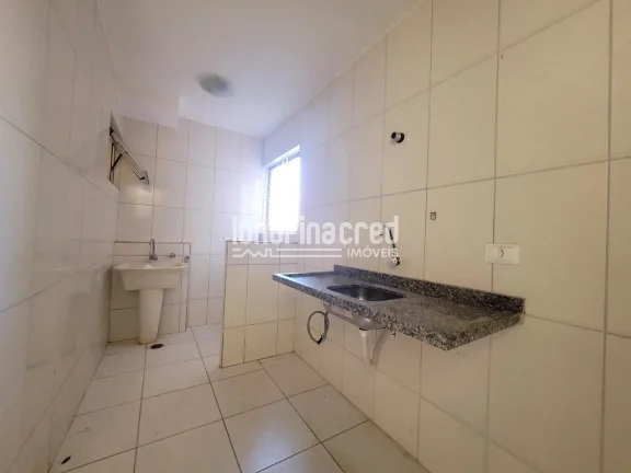 Imagem Oportunidade em Londrina: apartamento reformado no Park Nações Unidas, 3 quartos, 1 banheiro, sol da manhã, cozinha integrada e ótima localização.