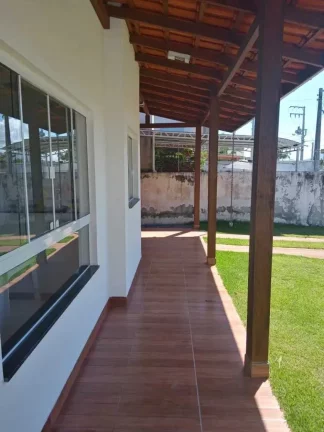 Imagem Casa com 2 dormitórios e garagem coberta para 2 carros em Balneário Perequê