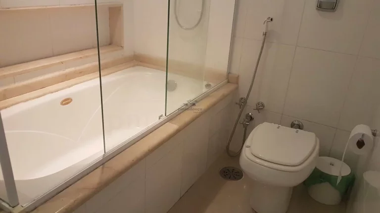 Imagem Apartamento amplo e bem dividido, ensolarado, com living para 02 ambientes, 03 dormitórios sendo 01...