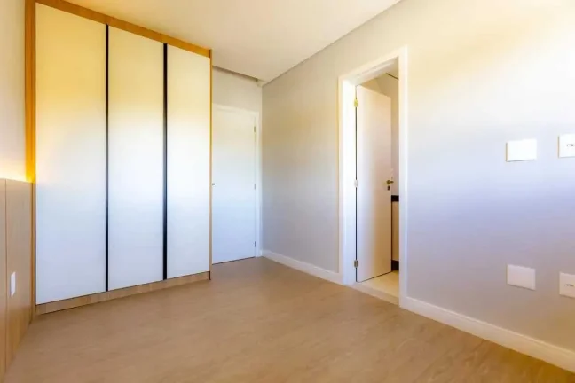 Imagem Apartamento semi-mobiliado com 2 suítes e 2 vagas de garagem na Praia dos Amores