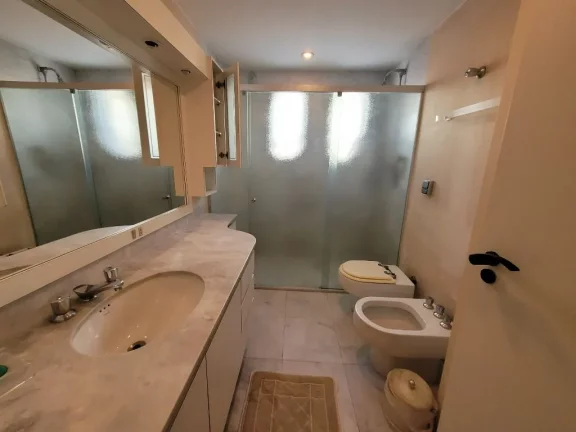 Imagem PITANGUEIRAS - CALÇADÃO C/ MARAVILHOSA VISTA MAR, EXCELENTE APTO COM 139 M² ÚTEIS, 02 VAGA DE GARAGENS NO PRÉDIO, CHURRASQUEIRA E SALÃO DE FESTAS