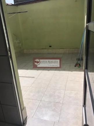 Imagem Vendo super oportunidade na vila inglesa, região do Jardim Alzira. Sobrado de 116m2, com 3 Dormitorios, sendo 1 Suíte, todos com Armários, quatro de empregada, 2 vagas de garagem com luz automática, portão automático, corredor lateral, 2 Caixa d'água de 5