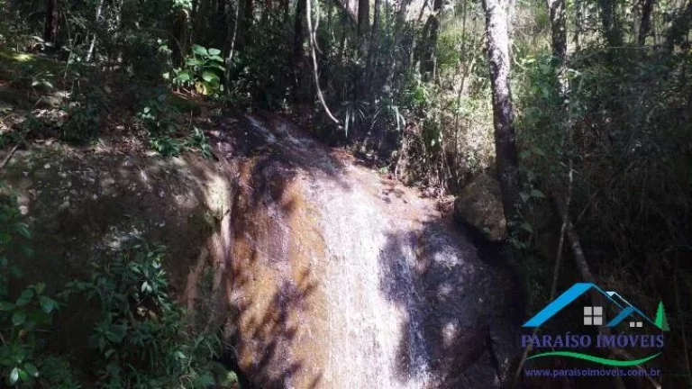 Imagem Paraíso para amantes da natureza: Terreno com cachoeira em Gonçalves!