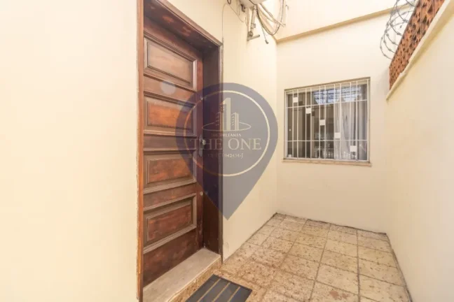 Imagem Imóvel Residencial Espaçoso e Aconchegante no Jabaquara: 3 quartos, 1 suíte, 2 salas, 3 banheiros, 2 vagas de garagem, 210m² de área - São Paulo-SP.
