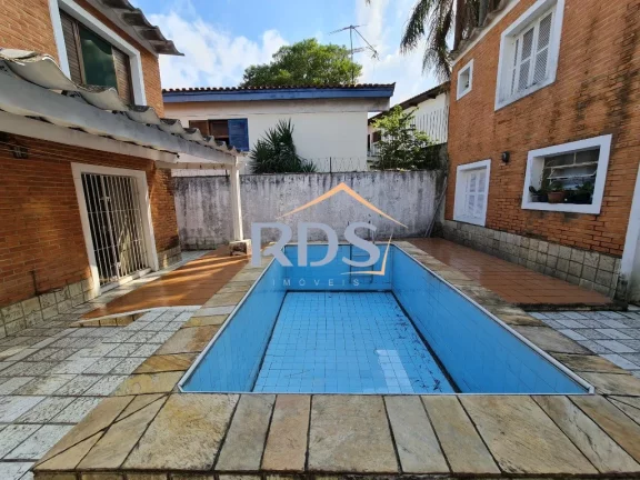 Imagem Oportunidade única, casa com 4 suítes, 5 vagas e piscina.
