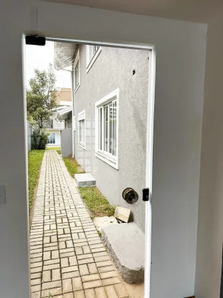 Imagem Casa Comercial para Alugar na Vila Isabel | 195m² com Pé Direito Duplo e Salas Integradas – Ideal para Escritórios, Clínicas e Empresas