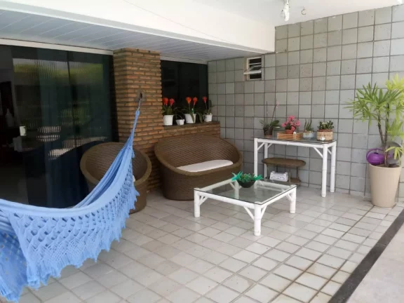 Imagem Casa à venda no bairro Suissa - Espaçosa com 5 quartos e 4 vagas de garagem!